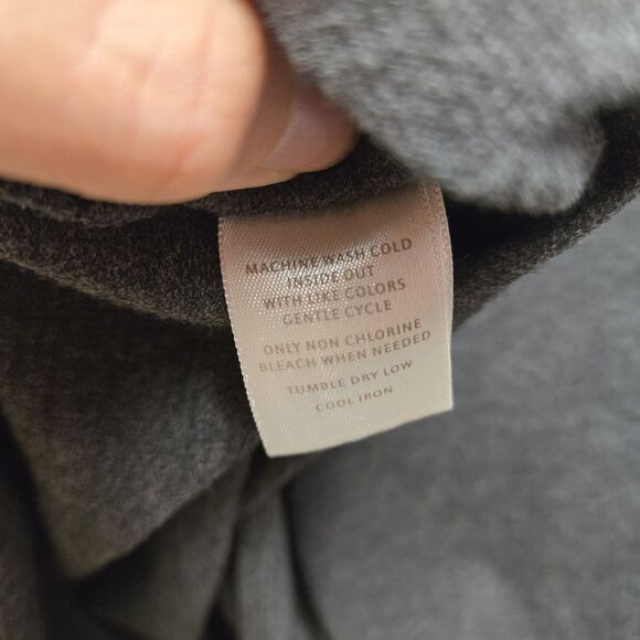 CUYANA Long Sleeve Textured Pleated Back Top Gray Pocket Women’s Size Medium - Picture 6 of 7